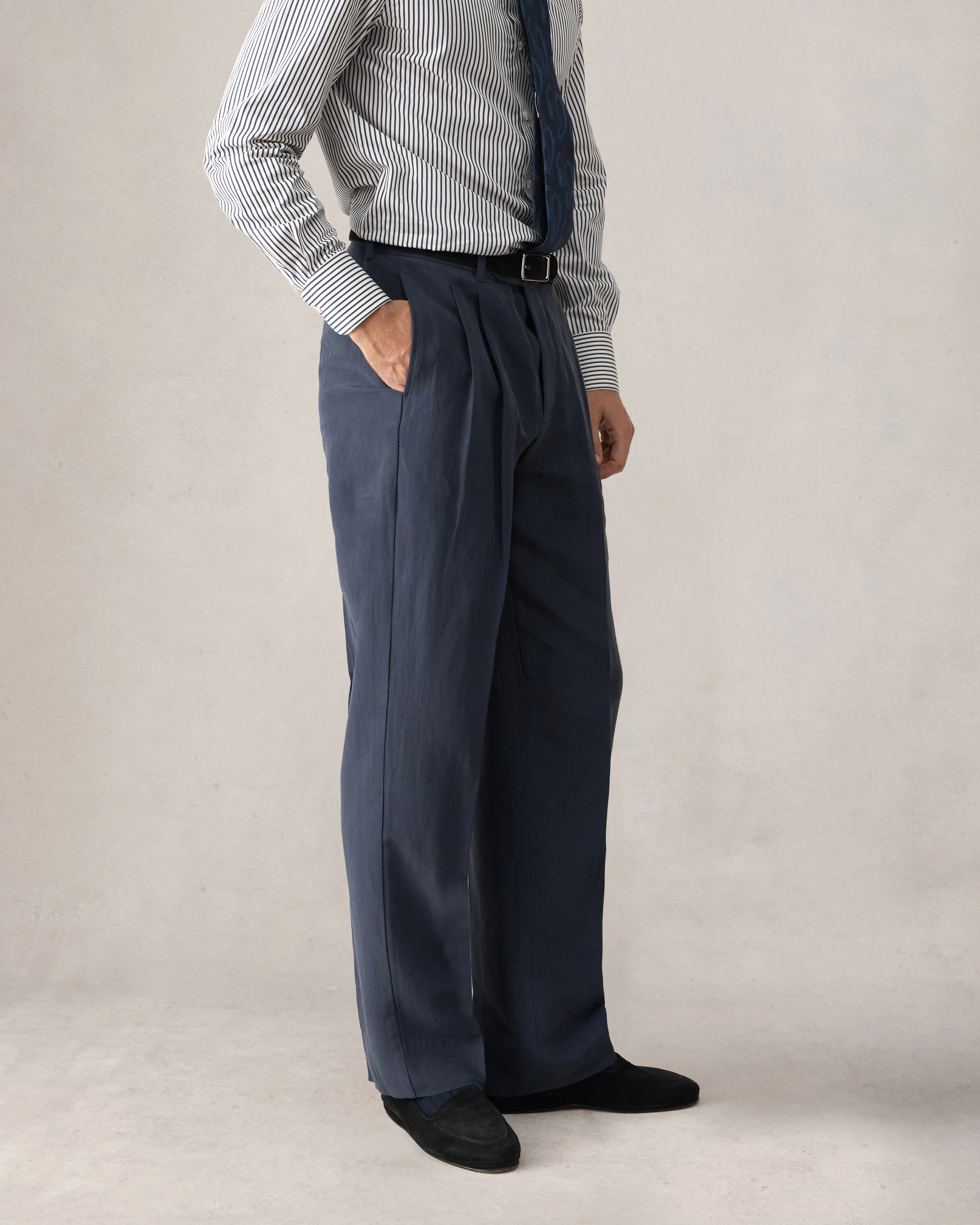 Double Pleated Trouser - Navy Silk Linen - Image 5