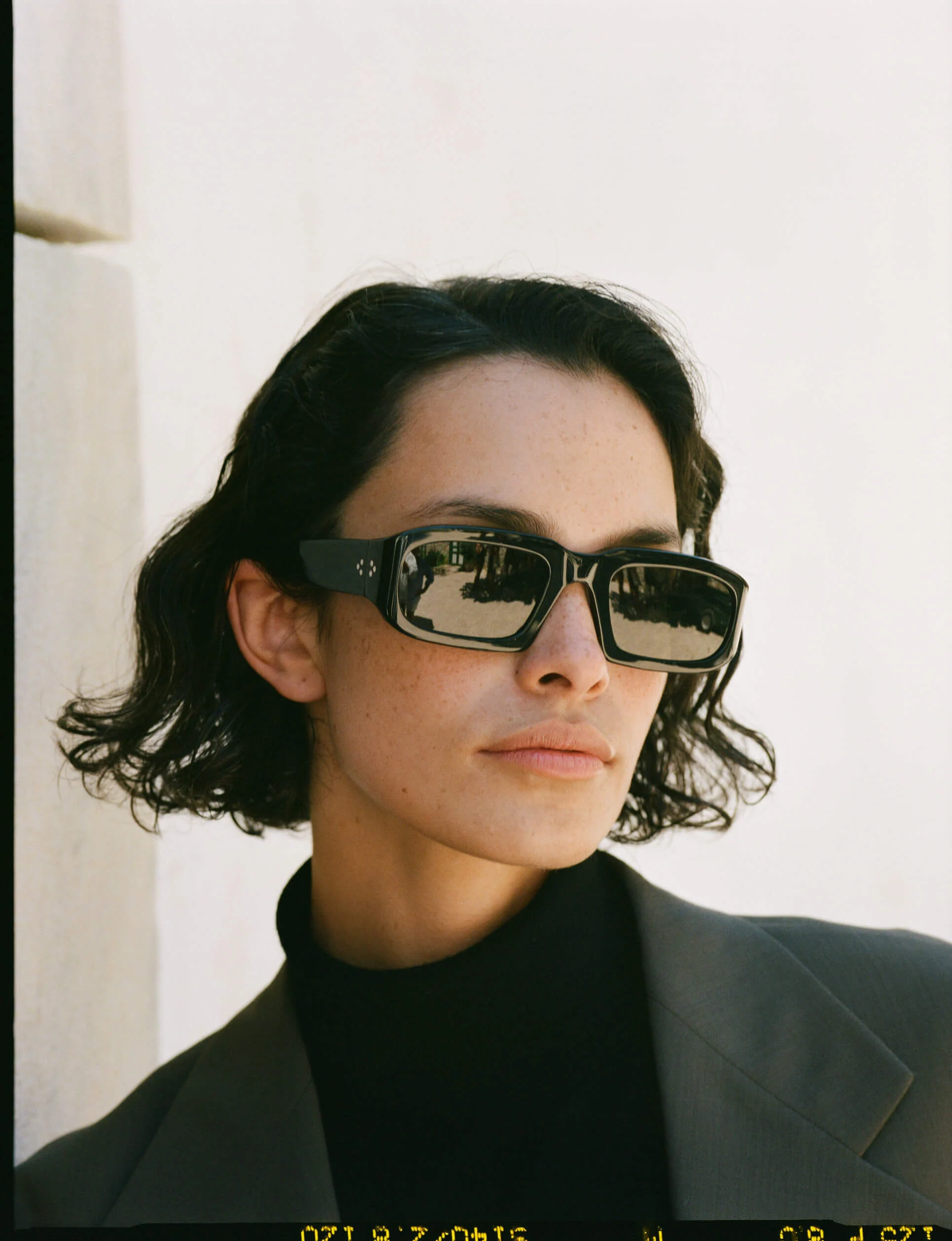 Harper Black Sunglasses - Image 2